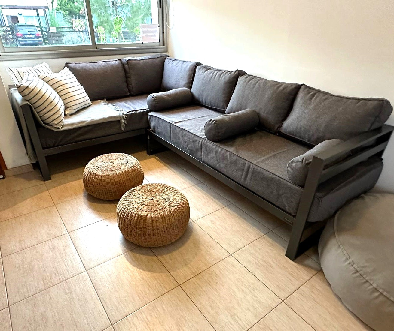 Diván disponible en tres modelos fabricados a medida no incluye carrito